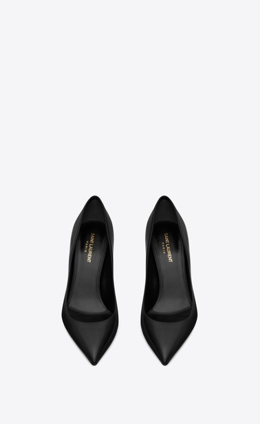 opyum 85 pumps aus schwarzem leder und goldfarbenem metall
